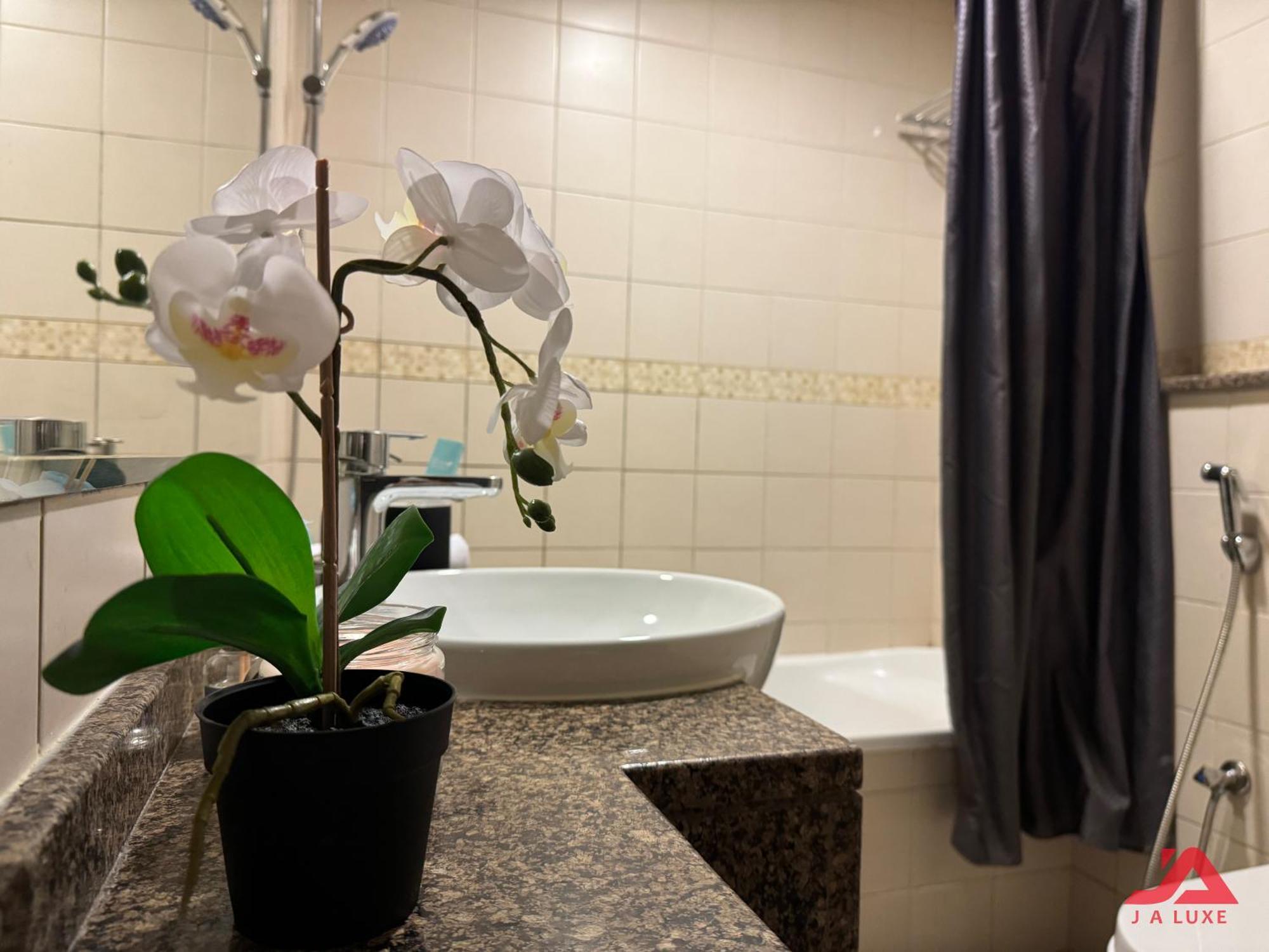 Cozy Marina & Sea View Apt In Bay Central Tower Dubai Marina With Modern Gym & Pool, Steps To Beach & Metro Eksteriør billede